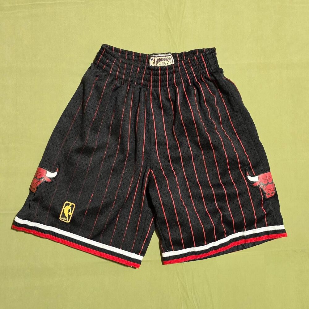 NBA Chicago Bulls Mitchell & Ness Hardwood Classics men's size small